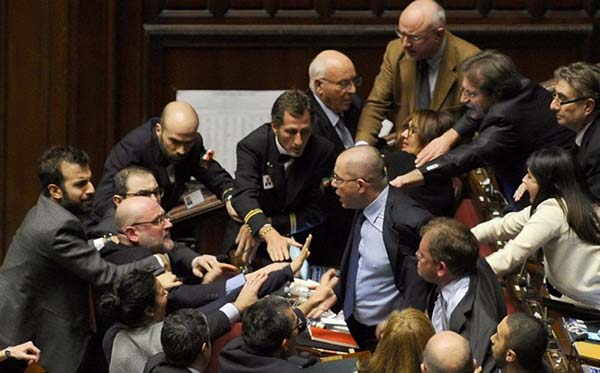 Dalle parlamentarie del “E’ tutto normale” a quelli che ne inventano una ogni giorno. Orrore elettorale