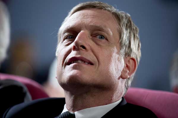 Gianni Cuperlo si accorge che il nemico “è la Destra” e Grasso ricorda a Boldrini chi è che comanda. Statisti