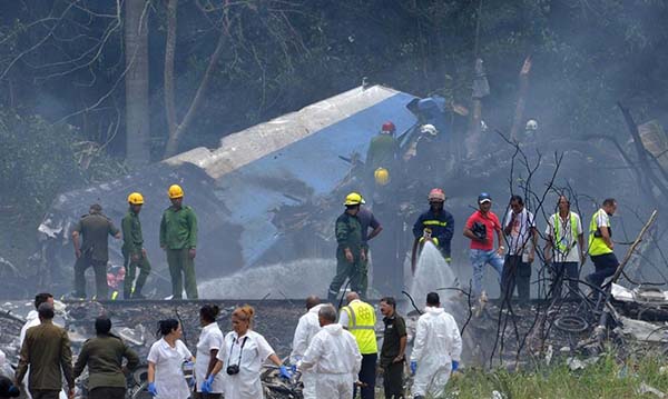 Avión cubano se estrella al despegar del aeropuerto de La Habana: 101 muertos