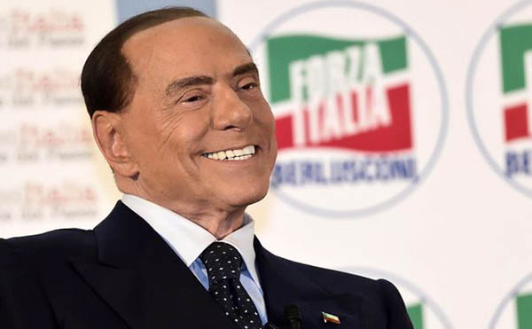 Berlusconi sputa il suo anticomunismo senile sul M5S e poi straparla di Governo