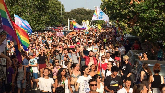 Ad Ostia l’Italia che odia i gay: minacce di morte a organizzatore del Gay Pride. Aggressione a due famiglie partecipanti