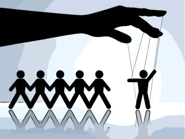 I forcaioli italiani osannano il pentaleghismo e vorrebbero ancora più forca