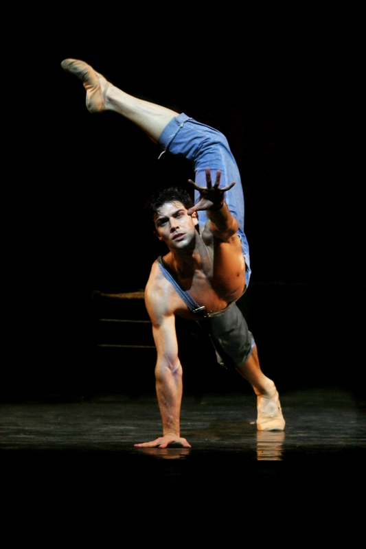 Roberto Bolle a Rimini alla riapertura del Teatro Galli #Inscena il 2 novembre