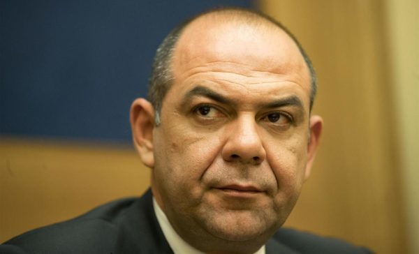 Il senatore della Lega indagato nell’inchiesta sui voti in cambio di case a Lecce: prima gli italiani