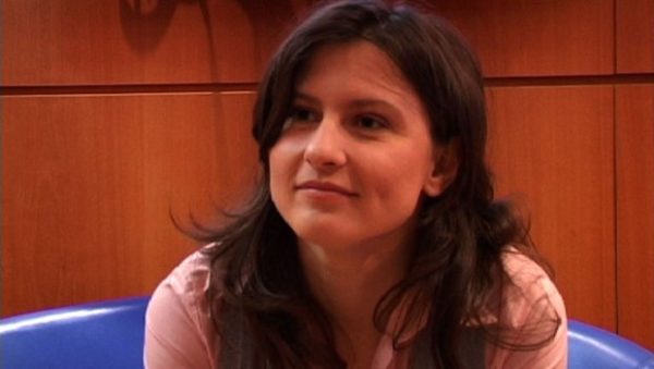 L’ex nuotatrice romena Roxana Mărăcineanu è la nuova Ministra dello Sport del governo francese