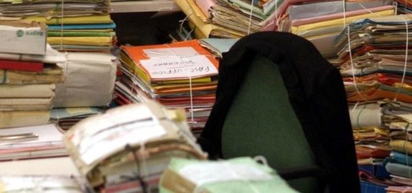 I frustrati incapaci del posto pubblico che hanno voluto il posto pubblico per maltrattare il pubblico che li paga con denaro pubblico