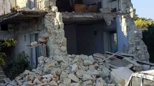 Quelli che zitti zitti infilano nel decreto terremoto di Ischia un bel maxi condono edilizio per l’abusivismo di massa nell’isola