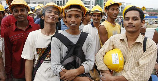 Taxe la jumătate pentru angajatorii din România care aduc muncitori din străinătate