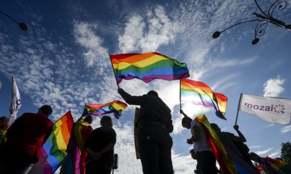 Fallisce il referendum della Chiesa Ortodossa rumena contro il matrimonio egualitario