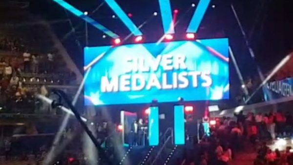 Chiara Appendino sommersa dai fischi al PalaAlpitour