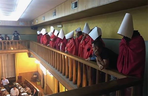 Verona, mozione contro l’aborto: la capogruppo Pd Padovani vota sì “secondo coscienza”