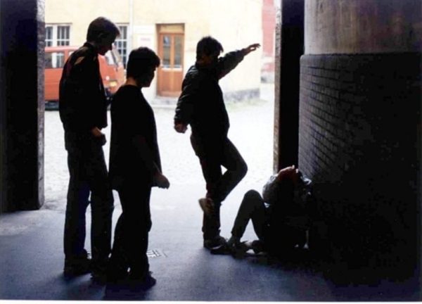 Quindicenne sequestrato e torturato da banda di coetanei a Varese