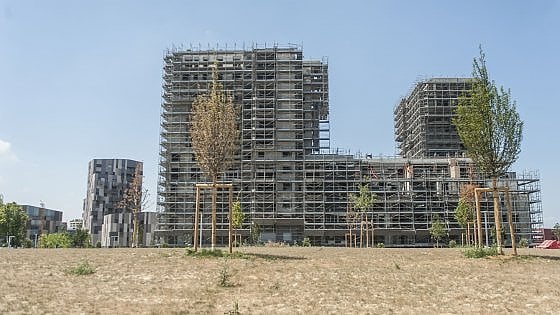 Negozi di periferia più sicuri e più belli, Bologna mette a disposizione 250.000 euro per commercianti e artigiani
