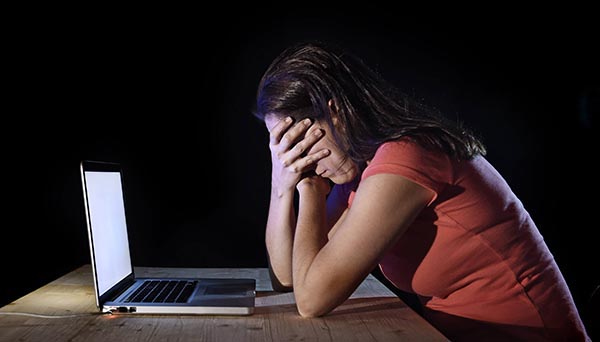 Sul #revengeporn la destra pentaleghista delle donne in cucina ci ripensa e dice “sì”