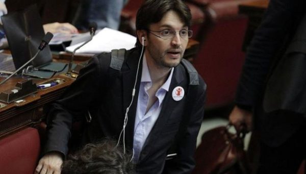 Al via la campagna “Adotta un Grillino”, o della passione di Forza Italia per il nulla