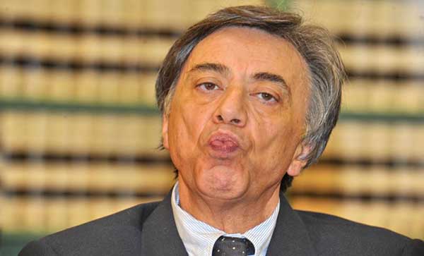 Carlo Freccero parla di “televisione libera” mentre fa fuori Luca e Paolo da RaiDue