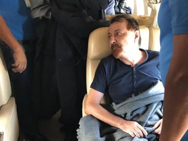 Alla fine hanno solo arrestato un terrorista tenuto libero per 40 anni e sembra abbiano spostato l’Everest…