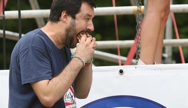 Quando l’ora ministro dell’Interno invitava i Sindaci a boicottare le Unioni Civili…