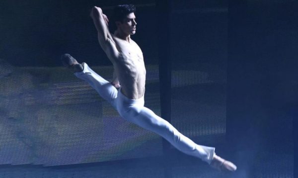 Roberto Bolle: successo su RaiUno e trionfo sui social
