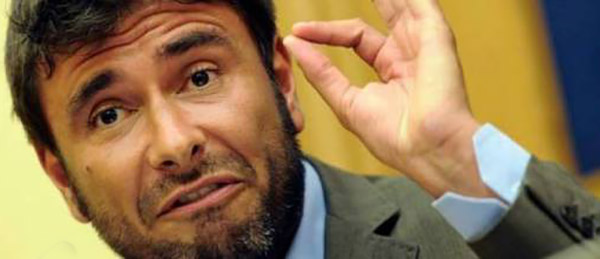 Alessandro Di Battista: “Paragone più grillino di tanti altri”. Perché essere “grillino” è uno status