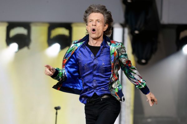 Mick Jagger sta male. I Rolling Stones annullano il tour negli USA