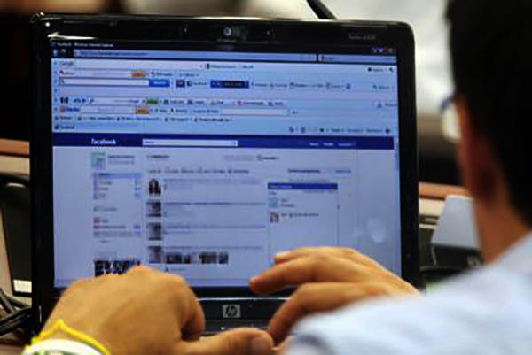 Quelli che affondano il #revengeporn per intestarsi un emendamento identico. Orrori