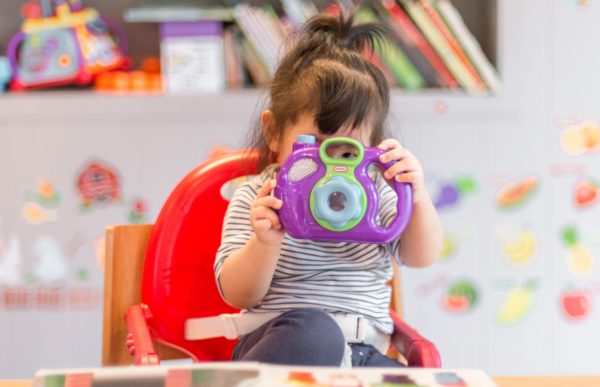 Lega e M5S cancellano il bonus baby-sitter: per loro la famiglia è solo propaganda (per Di Maio non è vero)