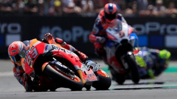 Marquez vince anche in Francia. Le due Ducati al secondo e terzo posto