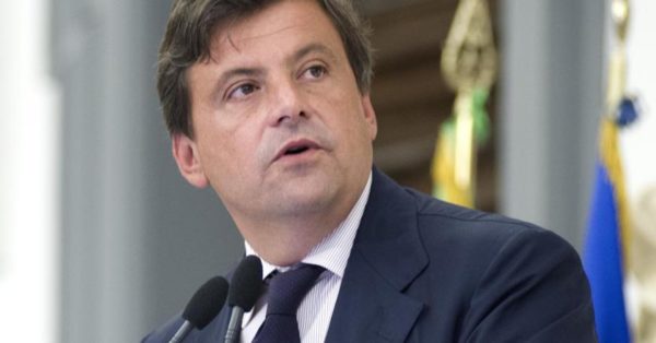 Carlo Calenda spinge al Parlamento Europeo per l’istituzione di una commissione d’inchiesta sui rapporti Russia-Lega di Salvini