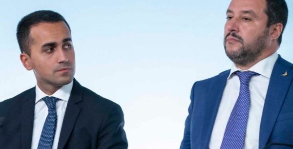 L’allegra brigata dei Di Maio presenta una mozione contro il Governo di cui sono maggioranza