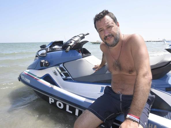 Salvini, l’augusto pargolo e la moto d’acqua della Polizia…