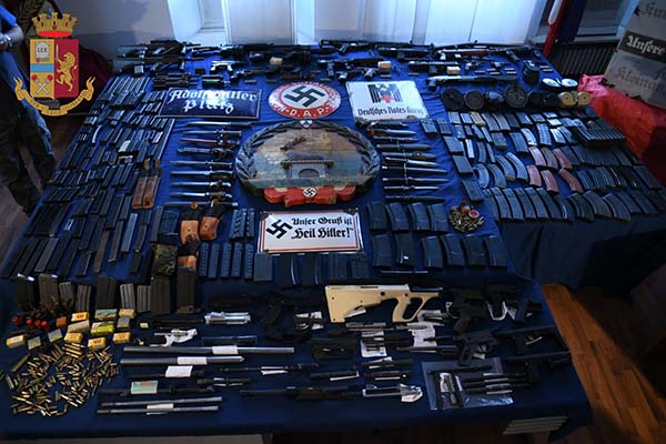 Arresti della DIGOS negli ambienti dell’estrema destra: sequestrate armi, munizioni, fucili da guerra e un missile aria-aria