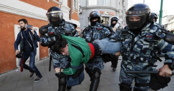 Circa 60mila persone in piazza a Mosca si oppongono a Putin