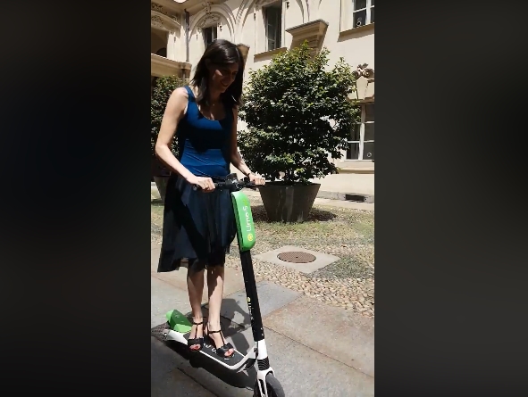 Appendino e il monopattino. O dei guai delle fughe verso il futuro della Sindaca “Quella Brava”