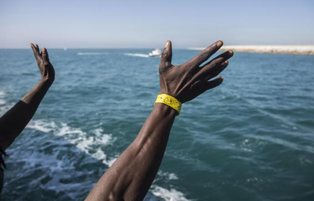 Traffico di migranti dalla Tunisia: “Se ci sono problemi, buttateli a mare”