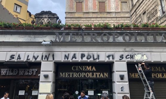 “Salvini Napoli ti schifa”, chi la fa l’aspetti