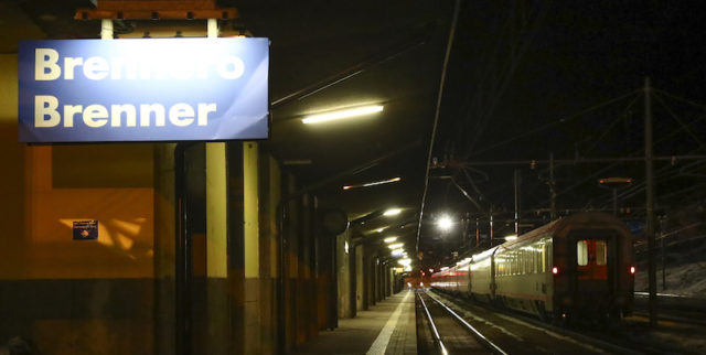 Quelli che volevano chiudere le frontiere e si trovano le frontiere (altrui) chiuse