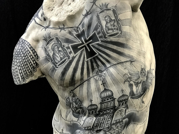 Fabio Viale torna con due grandi installazioni alla Galleria Poggioli di Firenze, fino al 16 maggio