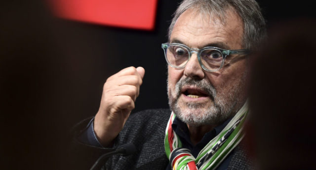 L’infelice uscita di Oliviero Toscani fa dimenticare quei politici che sotto il Ponte Morandi si facevano i selfie