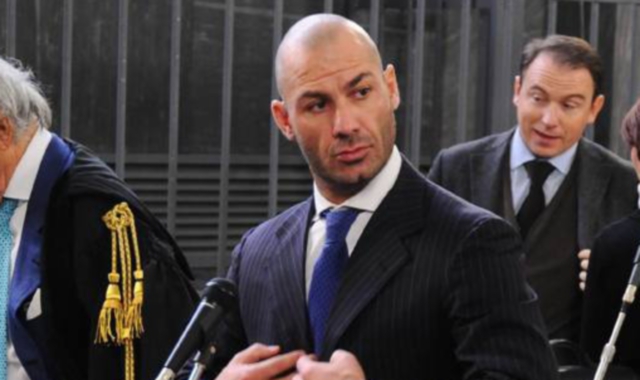 Il vizietto di Riccardo Bossi di non pagare le cene (e in questo caso neanche lo champagne). Denunciato