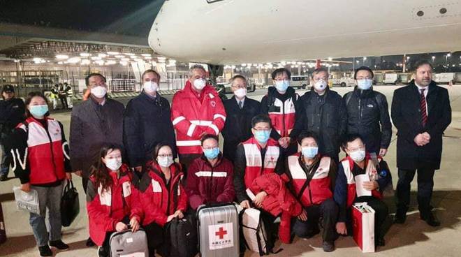 Quelli che odiavano i cinesi, pestavano i cinesi, volevano chiudere i negozi dei cinesi ora sono curati da medici cinesi