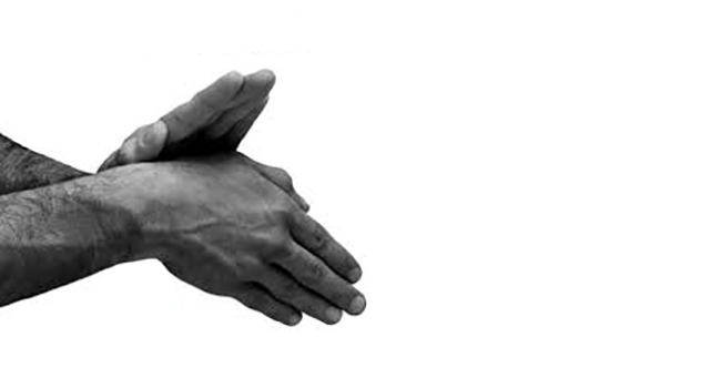 Questo popolo di delatori ha ora l’occasione per denunciare chiunque e può “putrefarsi” nel suo infantile godimento