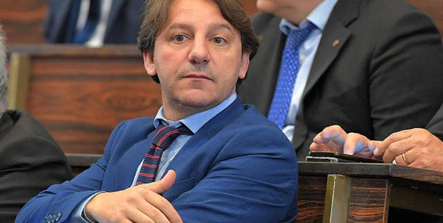 Il Presidente dell’INPS, Pasquale Tridico, ha detto “Stiamo riempiendo di soldi gli Italiani”… Quello “stiamo” è plurale majestatis o che?