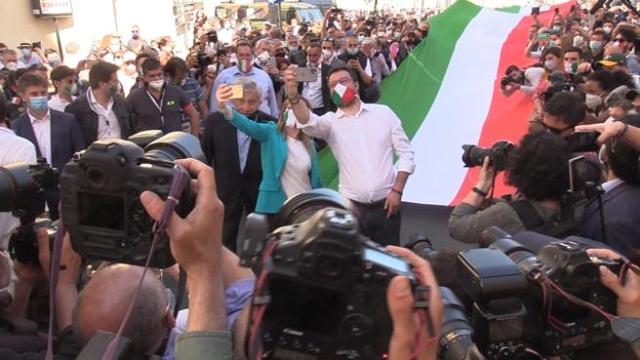 I Sovranisti del Selfie all’assalto della Repubblica nella Festa della Repubblica