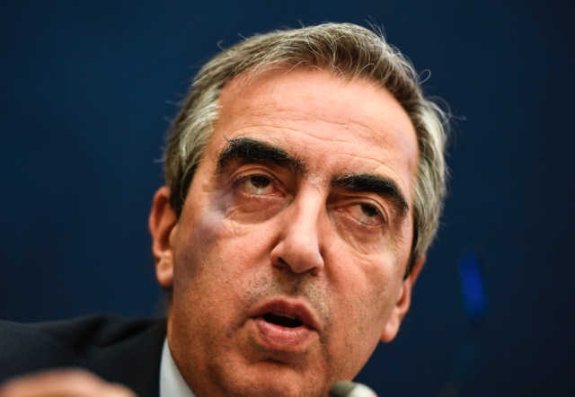 Guarda un po’ la Legge Gasparri (che favorisce i monopoli) è contraria al Diritto Europeo perché blocca il pluralismo