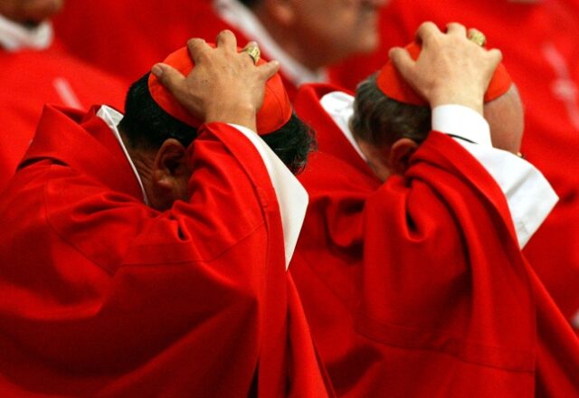 Religiosi dimezzati e tanto “spazio” per dare casa a chi non ce l’ha, ma ci devono pensare gli altri nonostante “il segno dei tempi”