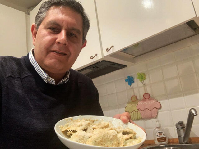 Il presidente della Liguria Toti sui social “contro una classe dirigente che guadagna migliaia di euro”. Pensa alle dimissioni?