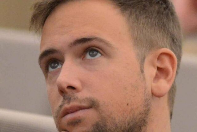 Pavia, “Per salvare pochi vecchietti si rovina la vita ai giovani”. Il Niccolò Fraschini che mancava