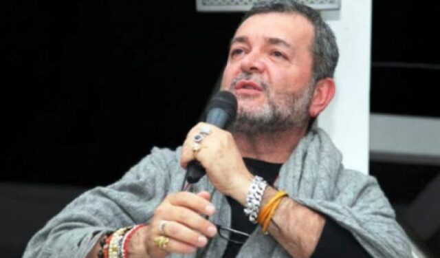 Lo scialle ostentato da Nino Spirlì è assai meno provocatorio della sua volgarità politica