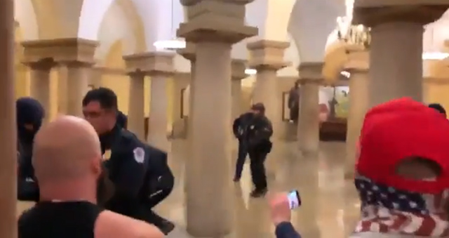 La follia suprematista di Donald Trump che rifiuta di schierare la Guardia Nazionale